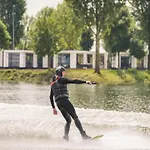 Dom wakacyjny Cozy Riverside Escape *