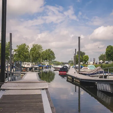 Luxurious On The Water In The Betuwe Semesterbostad Maurik