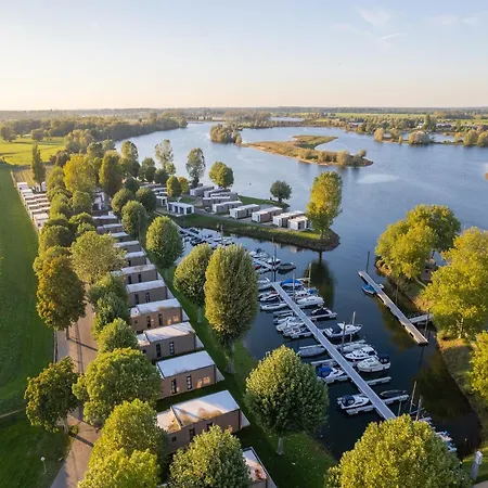 Cozy Riverside Escape * Maurik