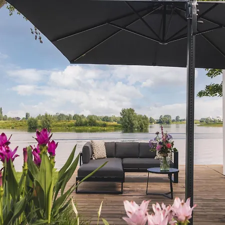 Semesterbostad Luxurious On The Water In The Betuwe Maurik