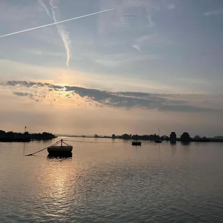 Luxurious On The Water In The Betuwe *
