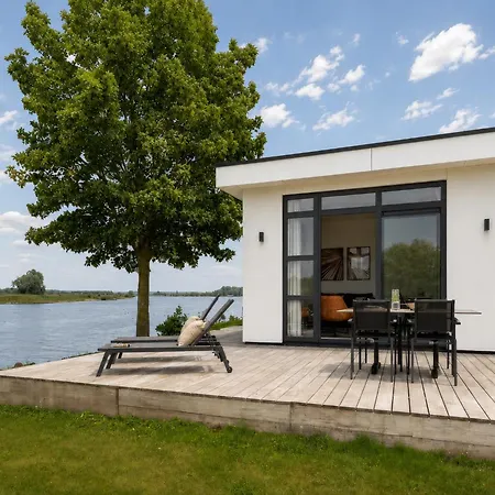 Cozy Riverside Escape Ferienhaus *