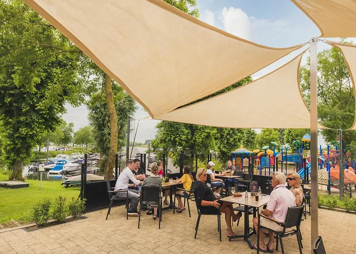 Dom wakacyjny Cozy Riverside Escape