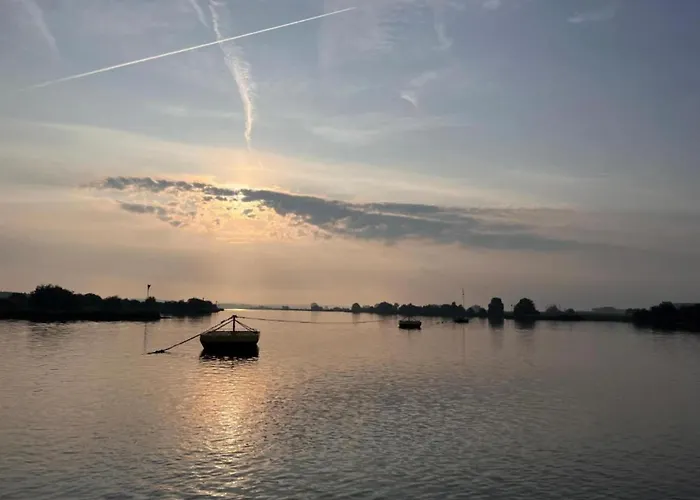 Cozy Riverside Escape *