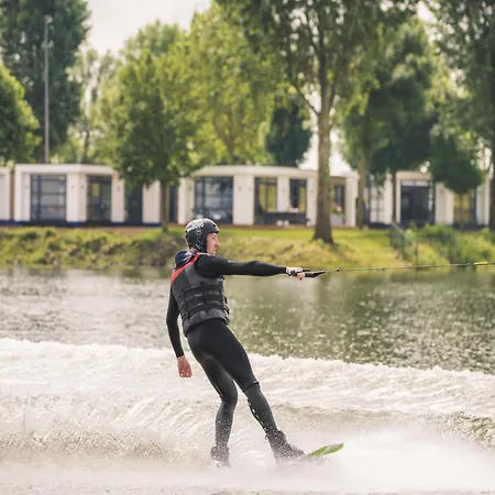 Dom wakacyjny Cozy Riverside Escape *