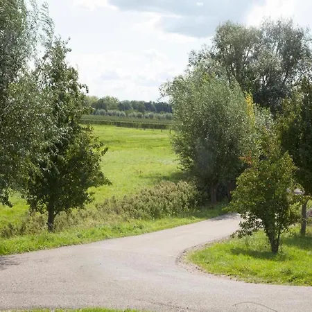 Cozy Riverside Escape Holiday home *