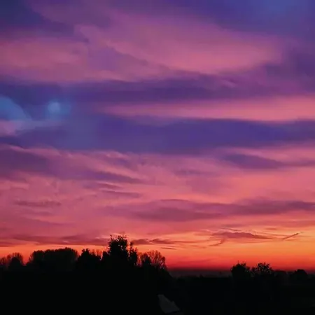 Cozy Riverside Escape Holiday home