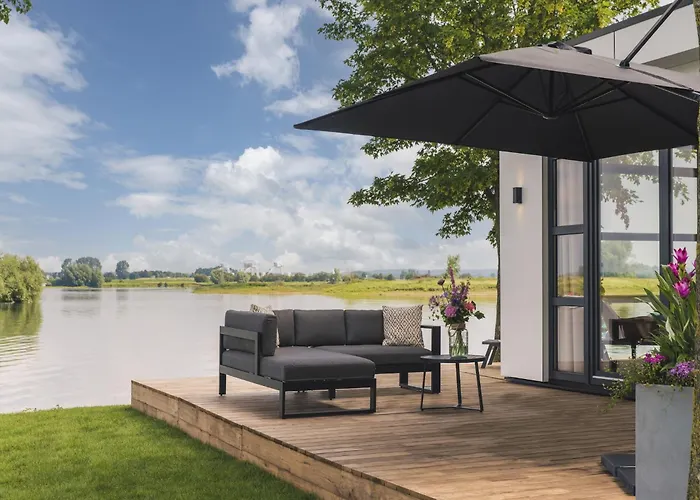 Cozy Riverside Escape Holiday home