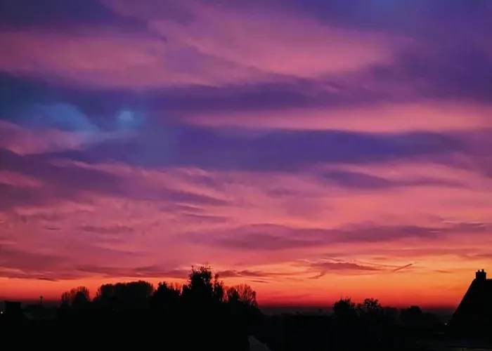 Cozy Riverside Escape Holiday home